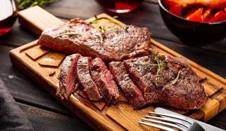 کیا آپ زیادہ سرخ گوشت کھاتے ہیں؟ نئی تحقیق میں ظاہر یہ خطرہ بھی دیکھ لیں