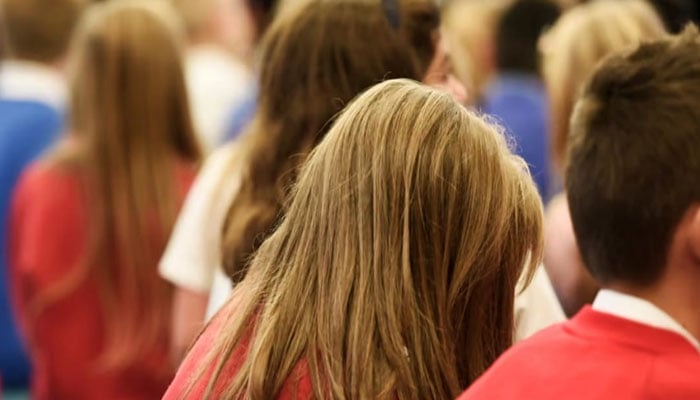 برطانیہ، 16سال سے کم عمر بچوں کے لیے سوشل میڈیا پر پابندی عائد کرنے پر غور