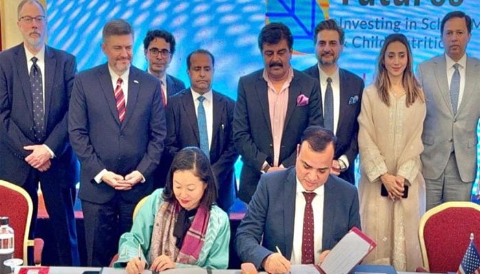 سندھ حکومت اور امریکا کا 1300 پرائمری اسکولوں میں مفت کھانے کی فراہمی کا معاہدہ