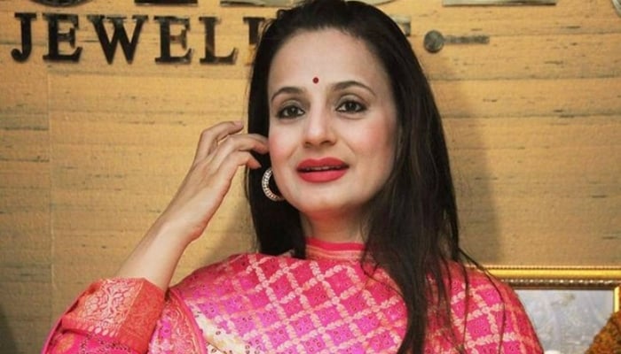 Ameesha Patel addresses 2017 legal case amid non-bailable warrant