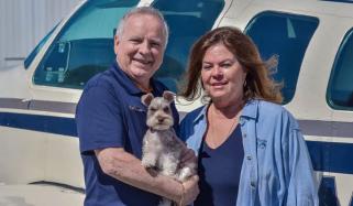 طیارہ حادثے میں میاں بیوی جاں بحق، پالتو کتا معجزانہ طور پر بچ گیا