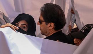 اڈیالہ جیل: بانی پی ٹی آئی اور بشریٰ بی بی کی ملاقات کروادی گئی، ذرائع