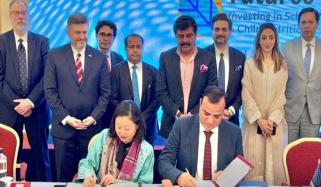 سندھ حکومت اور امریکا کا 1300 پرائمری اسکولوں میں مفت کھانے کی فراہمی کا معاہدہ