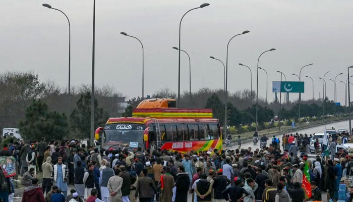 خیبر پختونخوا پولیس نے صوبے کی سڑکیں کھلوا دیں