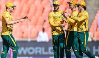 ٹی ٹوئنٹی ورلڈ کپ: یو اے ای کی جنوبی افریقا کیخلاف بیٹنگ جاری