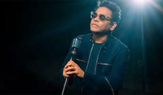 اے آر رحمان کا پرستاروں کو گھٹنوں کے بل جھک کر خراج تحسین