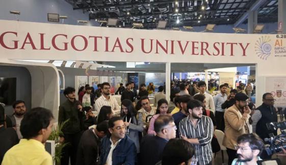 چینی روبوٹ کو اپنا بنا کر پیش کرنے پر بھارتی یونیورسٹی پر شدید تنقید