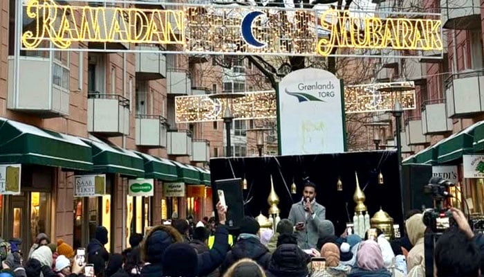 اوسلو، گرین لینڈ میں سرکاری طور پر رمضان لائٹنگ کو آن کر دیا گیا
