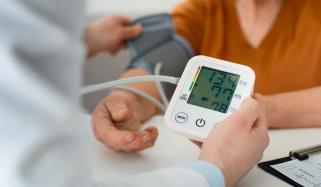 قابو میں نہ آنیوالا ہائی بلڈ پریشر دماغ کو کیسے نقصان پہنچاتا ہے؟