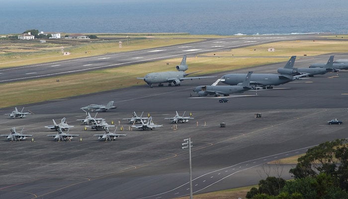 پرتگالی جزیرے پر قائم ایئربیس پر امریکی طیارے موجود ، فوٹو بشکریہ وکی پیڈیا