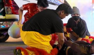 تھائی لینڈ پولیس نے نقلی شیر بن کر چور پکڑ لیا، ویڈیو وائرل