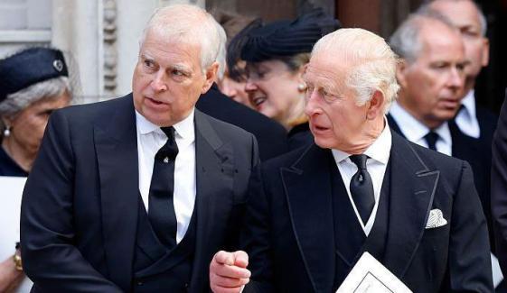 شاہ چارلس کو 2019ء میں اینڈریو کی خفیہ ڈیلز سے خبردار کیے جانے کا انکشاف