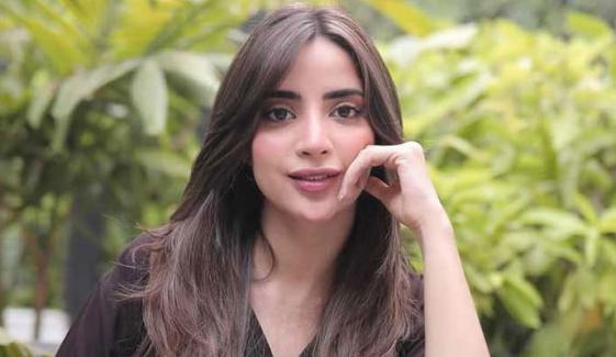 صبور علی کی بولڈ ساڑھی پر سوشل میڈیا پر تنقید