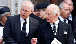 شاہ چارلس کو 2019ء میں اینڈریو کی خفیہ ڈیلز سے خبردار کیے جانے کا انکشاف