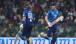 ٹی ٹوئنٹی ورلڈ کپ سُپر ایٹ مرحلہ: انگلینڈ کی سری لنکا کیخلاف بیٹنگ جاری
