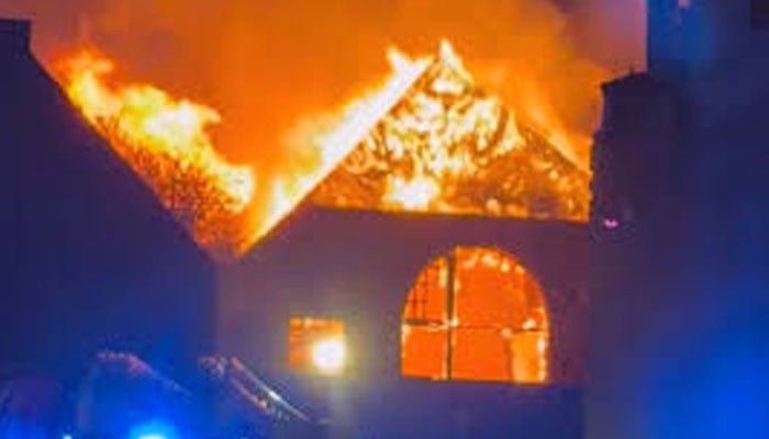 لندن کے ساؤتھ ہال چرچ میں آگ لگ گئی