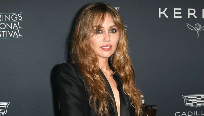 Miley Cyrus fuels ‘Hannah Montana’ hype with surprise set sighting