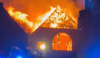 لندن کے ساؤتھ ہال چرچ میں آگ لگ گئی