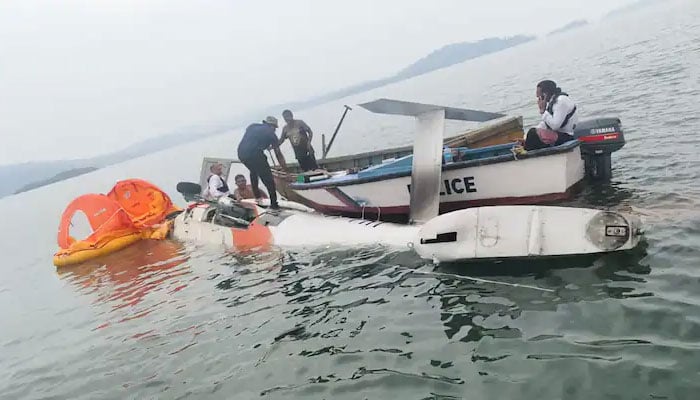 بھارت، ہیلی کاپٹر کی سمندر میں کریش لینڈنگ