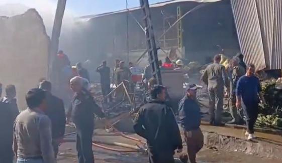 ایرانی فوج کا ہیلی کاپٹر پھلوں کی مارکیٹ پر گر کر تباہ، پائلٹ، معاون پائلٹ اور 2 دکاندار جاں بحق