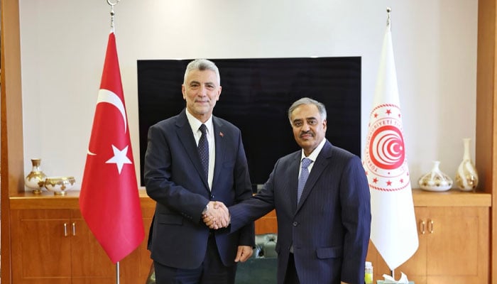 وزیر تجارت عمر بولات — تصویر بشکریہ رپورٹر