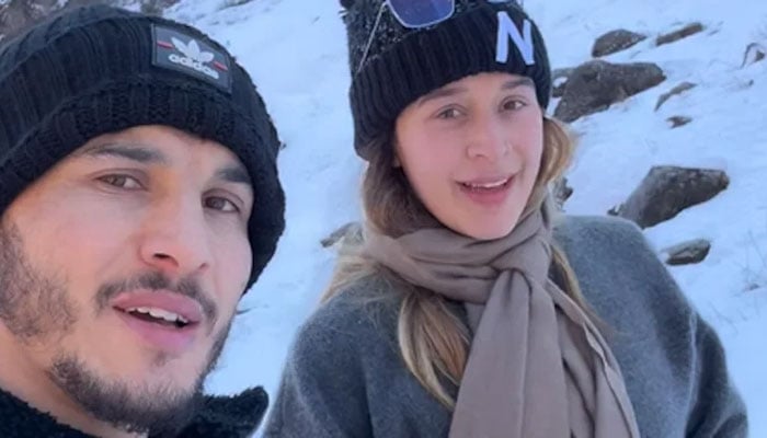 کرشنا شروف کا افغان مارشل آرٹ فائٹر کے ساتھ تعلق کا اعتراف