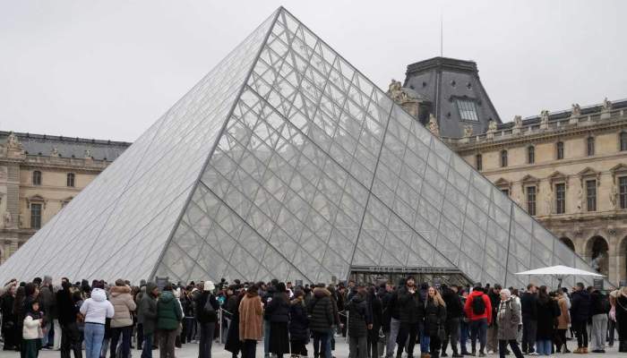 Louvre Museum director shows ‘act of responsibility’ after crown jewels heist