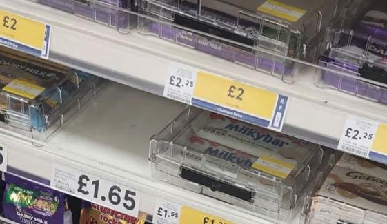 برطانیہ: چوری کے ڈر سے چاکلیٹس پلاسٹک کے لاک باکسز میں بند