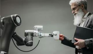 بڑھتے ہوئے منافع، نوکریوں کا بحران: مصنوعی ذہانت سے متعلق وارننگ جاری