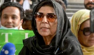 سوشل میڈیا، عوام اور ہمیں معلوم ہے پارٹی میں غدار کون ہے: علیمہ خان