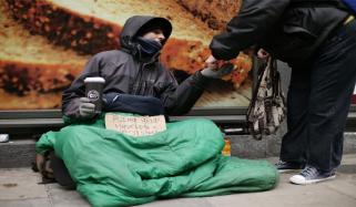 برطانیہ میں بےگھر نوجوانوں کی تعداد ایک برس میں 7 ہزار ہوگئی 