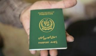 خواتین کو پاسپورٹ میں والد کا نام رکھنے کی اجازت دے دی گئی