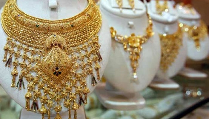 پاکستان اور عالمی مارکیٹ میں سونے کی قیمت میں معمولی کمی