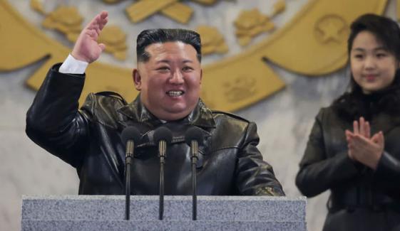 کم جونگ ان اور بیٹی جو اے کی کوٹ میچنگ نے نئی بحث چھیڑ دی