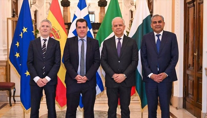 غیر قانونی ہجرت، محسن نقوی کی 4 ملکی کانفرنس میں ہم  منصبوں کے ساتھ ملاقات