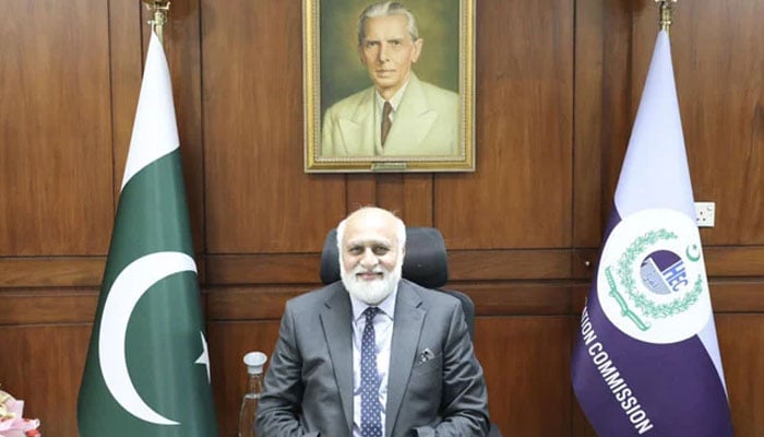 چیئرمین ایچ ای سی پروفیسر ڈاکٹر نیاز احمد اختر(فائل فوٹو)۔