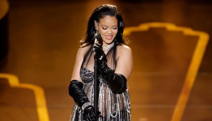 Rihanna breaks the internet with cryptic ‘studio’ update in new video