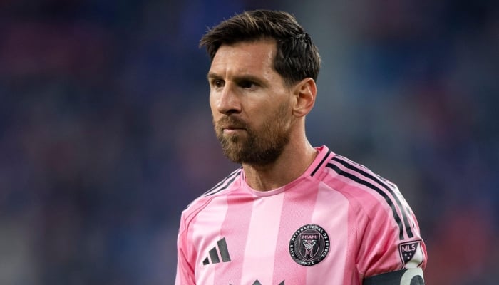 Lionel Messi jumped by fans on pitch in Puerto Rico after game-winning goal