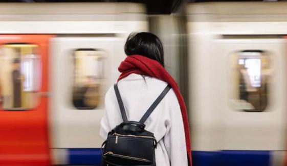 لندن: یکم مارچ سے ٹیوب، ریل اور ڈی ایل آر کے کرایوں میں 5.8 فیصد اضافے کا اعلان