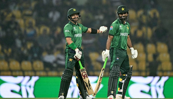 ٹی20 ورلڈ کپ، سپر ایٹ: سنسنی خیز مقابلے کے بعد پاکستان نے سری لنکا کو 5 رنز سے ہرادیا