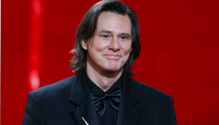 Jim Carrey intensifies cosmetic surgery buzz with surprise Paris outing