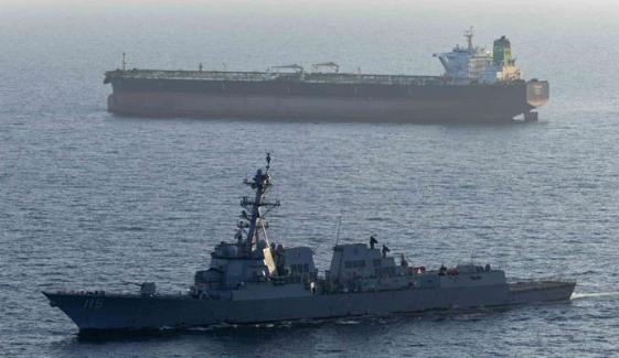 امریکی بحریہ نے ایرانی پرچم بردار آئل ٹینکر روک لیا 