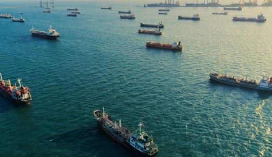 ایک ہزار بحری جہاز آبنائے ہرمز سے گزرنے کے منتظر، برطانیہ کی سمندری راہداری کھلوانے کی کوششیں