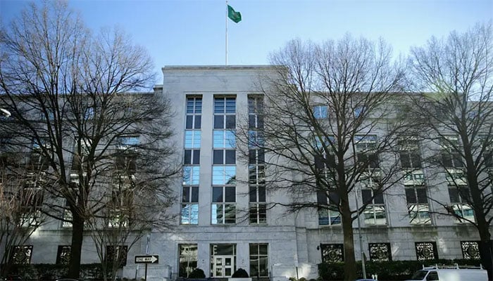 واشنگٹن ڈی سی میں سعودی سفارت خانہ۔ (فوٹو: رائٹرز)