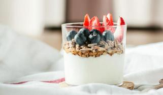 دہی میں مفید بیکٹیریا، شام کے وقت استعمال سے نظام ہضم بہتر ہوتا ہے، ماہرین