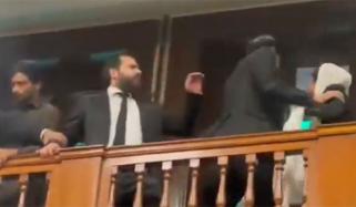 لاہور ہائیکورٹ بار الیکشن نتائج پر احتجاج میں خاتون اور مرد وکیل میں ہاتھا پائی 