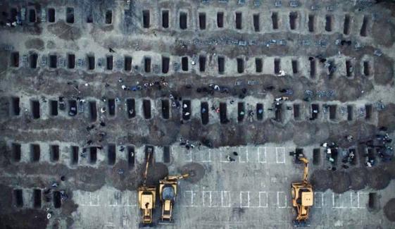 ایران: امریکی حملے میں شہید 160 طالبات کی قبروں کی تصویر جاری