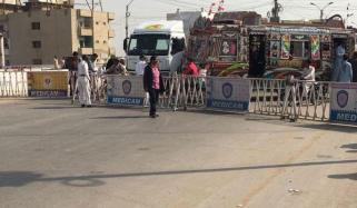 کراچی: سیکیورٹی وجوہات پر کئی سڑکیں آج بھی بند، شہریوں کو شدید مشکلات کا سامنا
