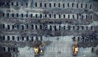 ایران: امریکی حملے میں شہید 160 طالبات کی قبروں کی تصویر جاری