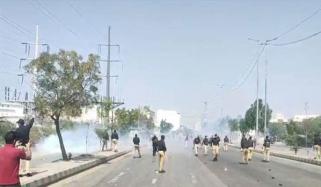 کراچی: امریکی قونصلیٹ پر ہنگامہ آرائی، جاں بحق افراد کی تعداد 11 ہوگئی